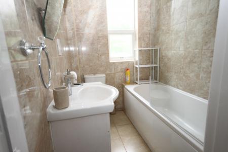 2 bedroom Bungalow for sale in Humberstone Close, Challney, Luton, LU4