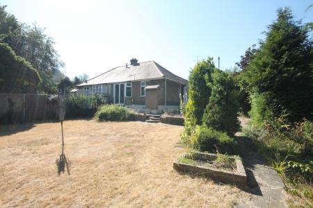 2 bedroom Bungalow for sale in Humberstone Close, Challney, Luton, LU4