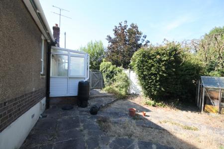 2 bedroom Bungalow for sale in Humberstone Close, Challney, Luton, LU4