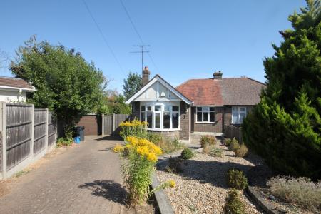 2 bedroom Bungalow for sale in Humberstone Close, Challney, Luton, LU4