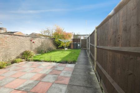 3 bedroom Terraced House for sale in Sylam Close, Luton, LU3