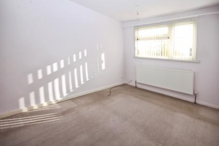 3 bedroom Terraced House for sale in Sylam Close, Luton, LU3