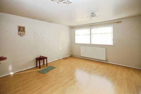 3 bedroom Terraced House for sale in Sylam Close, Luton, LU3