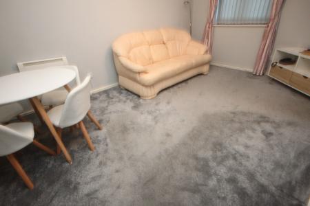 1 bedroom Flat to let in Leafields, Luton, LU3