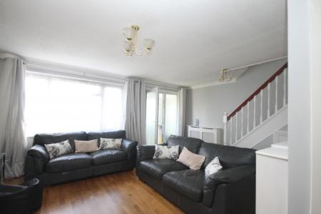 3 bedroom Semi-detached house to let in Butely Road, Luton, LU4