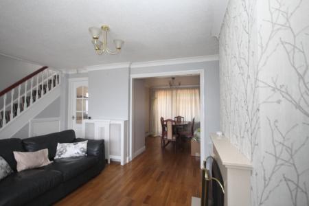 3 bedroom Semi-detached house to let in Butely Road, Luton, LU4