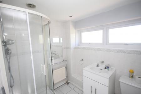 3 bedroom Semi-detached house to let in Butely Road, Luton, LU4