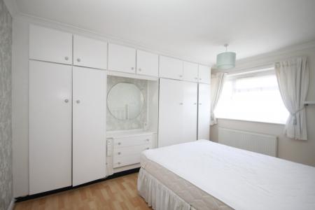 3 bedroom Semi-detached house to let in Butely Road, Luton, LU4