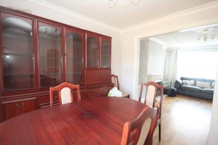 3 bedroom Semi-detached house to let in Butely Road, Luton, LU4