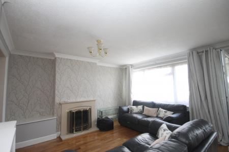 3 bedroom Semi-detached house to let in Butely Road, Luton, LU4