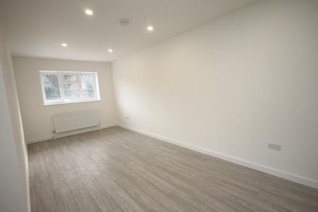 2 bedroom Flat to let in 106b Old Bedford Road, Luton, LU2
