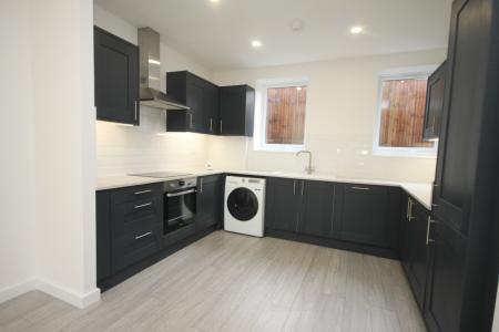 2 bedroom Flat to let in 106b Old Bedford Road, Luton, LU2