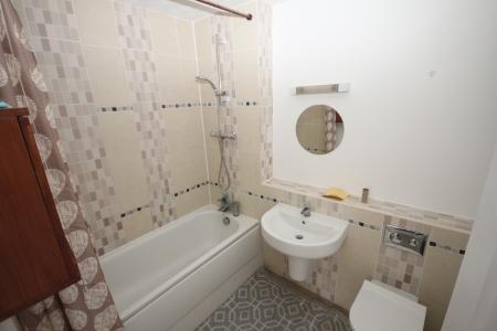 2 bedroom Semi-detached house to let in Mallard Gardens, Limbury, Luton, LU3