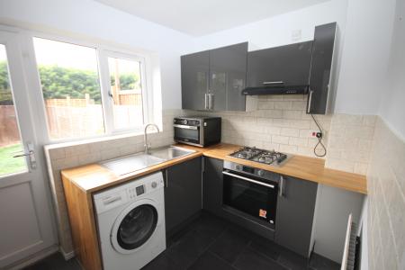 2 bedroom Semi-detached house to let in Mallard Gardens, Limbury, Luton, LU3