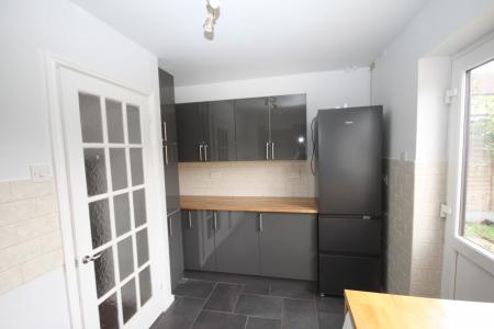 2 bedroom Semi-detached house to let in Mallard Gardens, Limbury, Luton, LU3