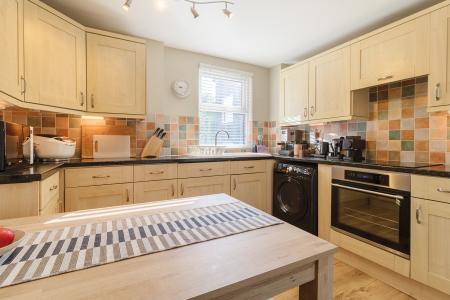 2 bedroom Flat for sale in Blind Lane, Bourne End, SL8