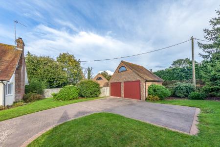 3 bedroom Detached house for sale in Chinnor Road, Bledlow Ridge, HP14