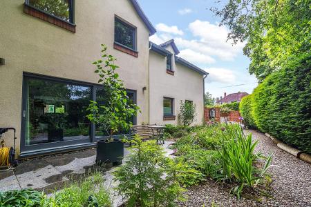 5 bedroom Detached house for sale in Chinnor Road, Bledlow Ridge, HP14