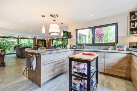 5 bedroom Detached house for sale in Chinnor Road, Bledlow Ridge, HP14