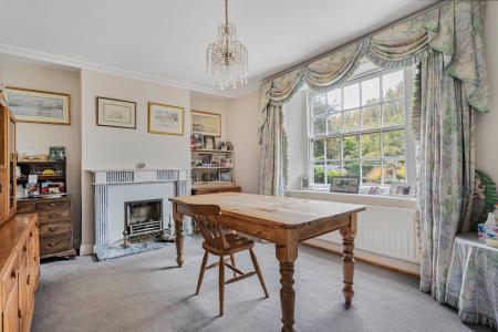 5 bedroom Detached house for sale in Cuxham Road, Watlington, OX49