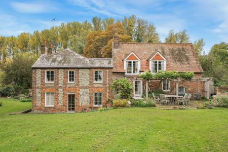 5 bedroom Detached house for sale in Cuxham Road, Watlington, OX49