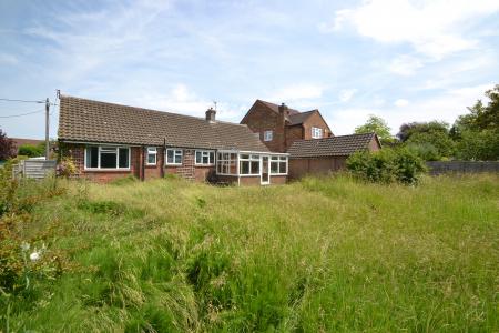 2 bedroom Bungalow for sale in Park Street, Princes Risborough, HP27