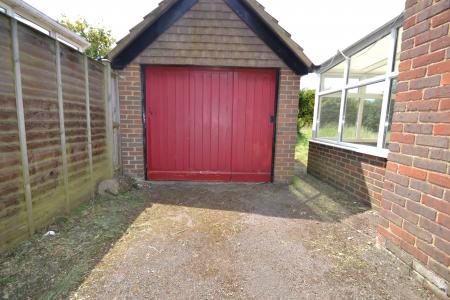 2 bedroom Bungalow for sale in Park Street, Princes Risborough, HP27