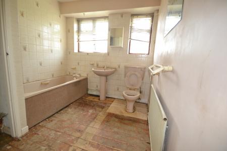 2 bedroom Bungalow for sale in Park Street, Princes Risborough, HP27