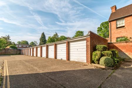 2 bedroom Flat for sale in North Road, Maidenhead, SL6