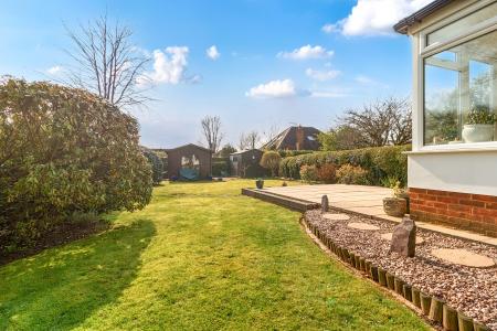 3 bedroom Bungalow for sale in Pinkneys Road, Maidenhead, SL6