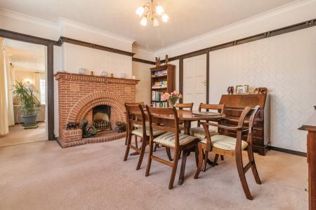 3 bedroom Bungalow for sale in Pinkneys Road, Maidenhead, SL6