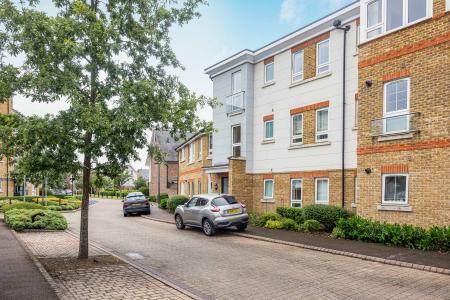 2 bedroom Flat for sale in Raven Drive, Boulters Meadow, Maidenhead, SL6