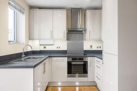 2 bedroom Flat for sale in Raven Drive, Boulters Meadow, Maidenhead, SL6