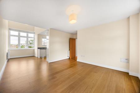 2 bedroom Flat for sale in Raven Drive, Boulters Meadow, Maidenhead, SL6