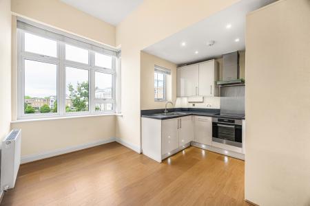2 bedroom Flat for sale in Raven Drive, Boulters Meadow, Maidenhead, SL6