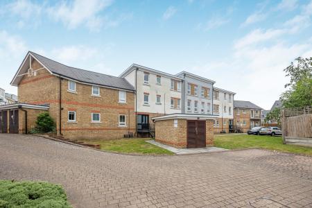 2 bedroom Flat for sale in Raven Drive, Boulters Meadow, Maidenhead, SL6