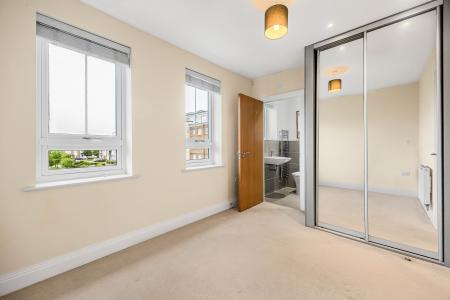 2 bedroom Flat for sale in Raven Drive, Boulters Meadow, Maidenhead, SL6