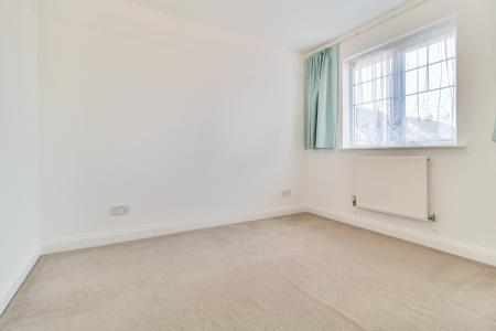 3 bedroom End of terrace house for sale in Rivets Close, Aylesbury, HP21