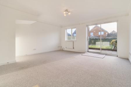3 bedroom End of terrace house for sale in Rivets Close, Aylesbury, HP21