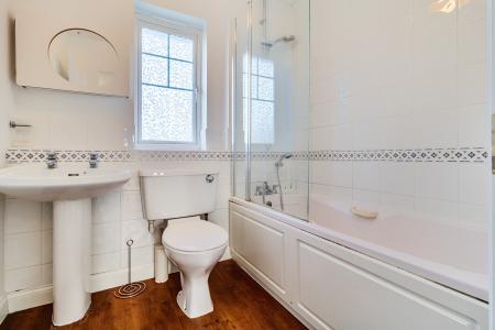 3 bedroom End of terrace house for sale in Rivets Close, Aylesbury, HP21