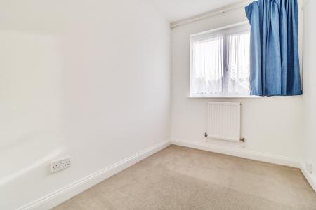 3 bedroom End of terrace house for sale in Rivets Close, Aylesbury, HP21