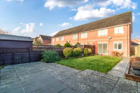 3 bedroom End of terrace house for sale in Rivets Close, Aylesbury, HP21