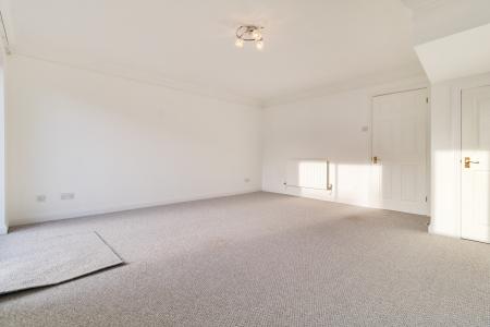 3 bedroom End of terrace house for sale in Rivets Close, Aylesbury, HP21