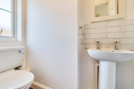 3 bedroom End of terrace house for sale in Rivets Close, Aylesbury, HP21