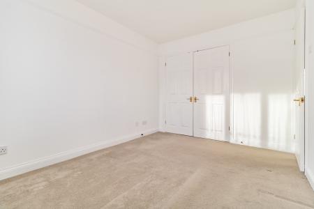 3 bedroom End of terrace house for sale in Rivets Close, Aylesbury, HP21