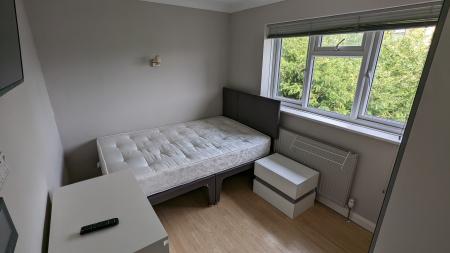 1 bedroom House share to let in School Lane, Maidenhead, SL6