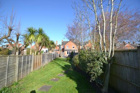 2 bedroom Terraced House to let in Penyston Road, Maidenhead, SL6