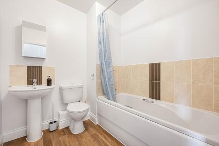 4 bedroom Semi-detached house to let in Kingsquater, Maidenhead, SL6