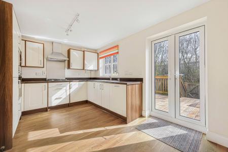 4 bedroom Semi-detached house to let in Kingsquater, Maidenhead, SL6