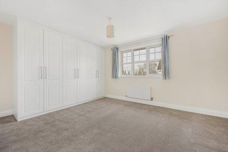 4 bedroom Semi-detached house to let in Kingsquater, Maidenhead, SL6